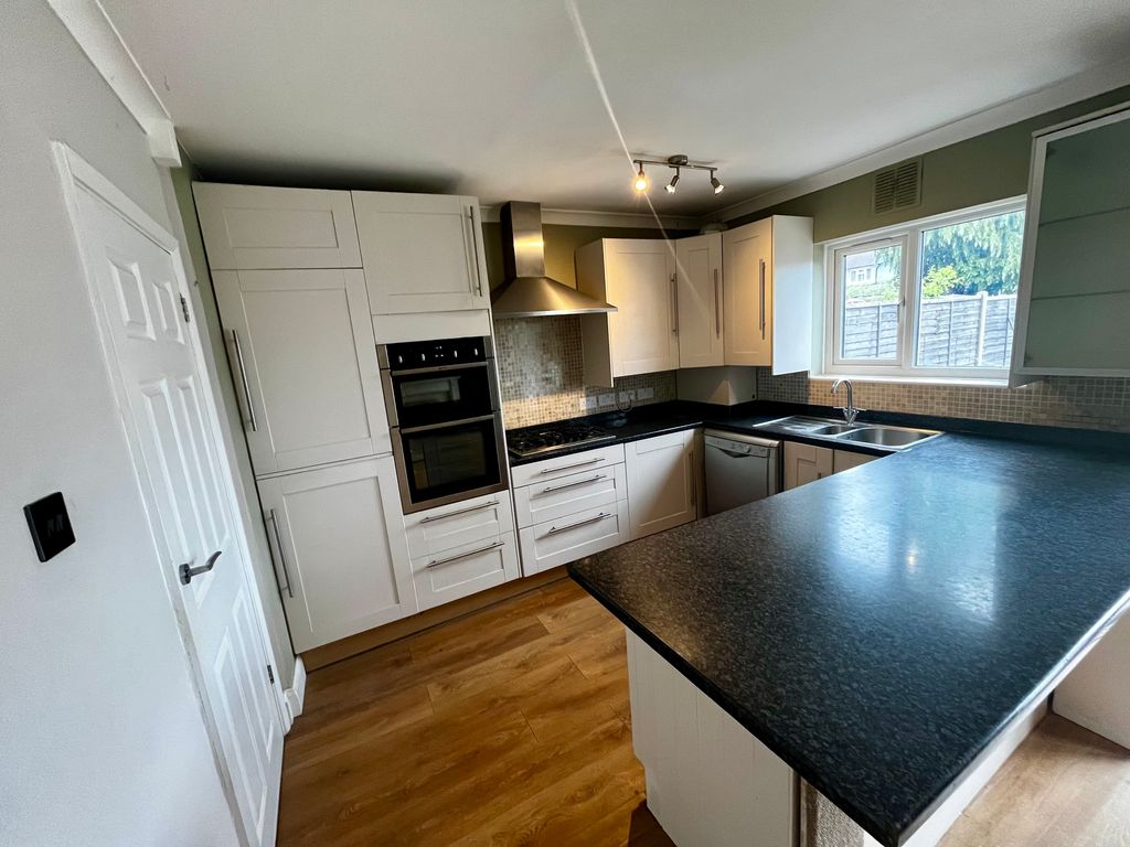 Property photo 3 of 12 Kitchen