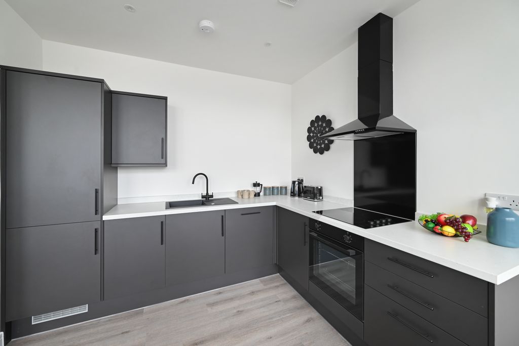 Property photo 3 of 11 Kitchen