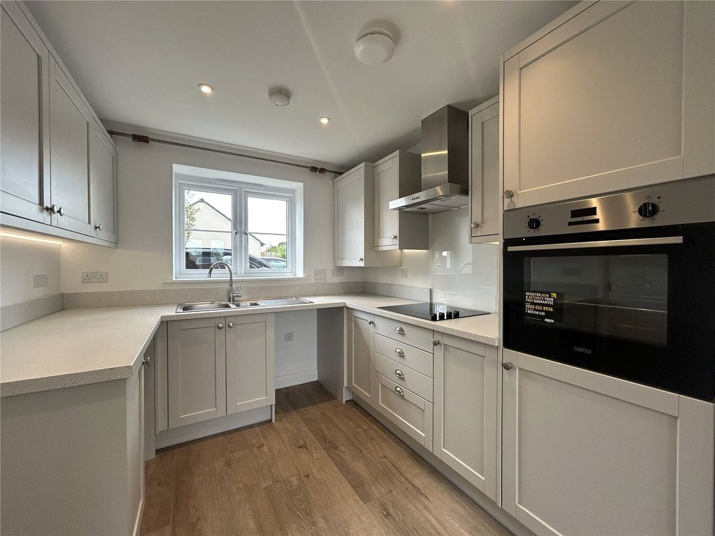 Property photo 2 of 14 Modern Kitchen