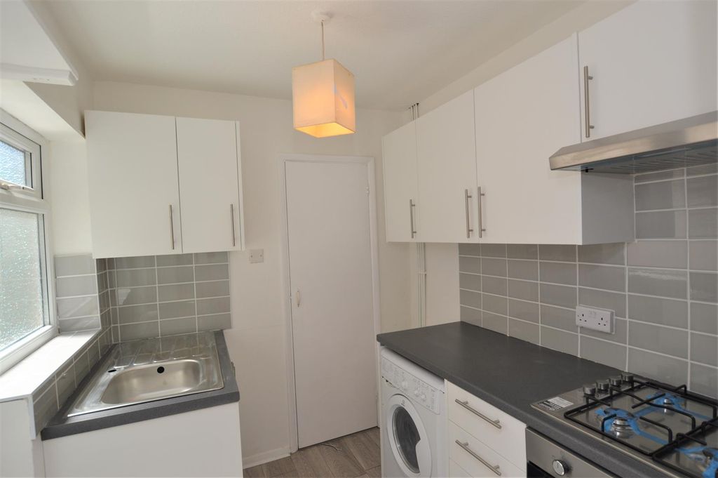 Property photo 1 of 11 Kitchen