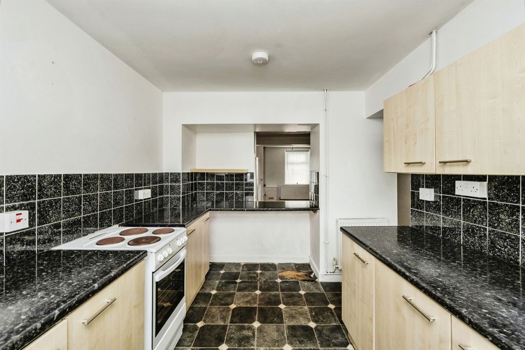Property photo 2 of 15 Image