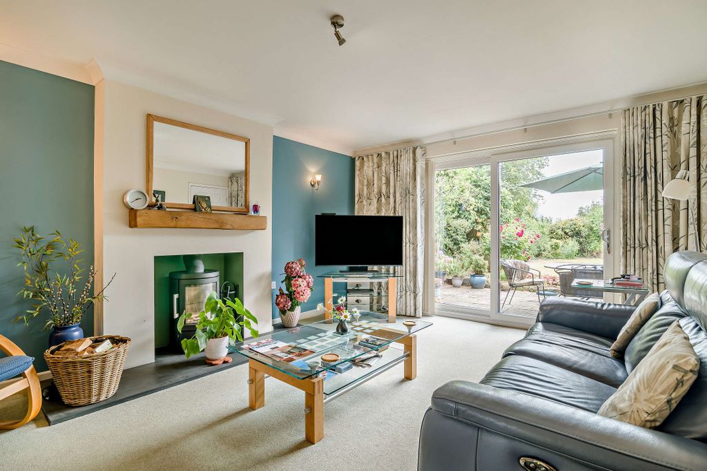 Property photo 2 of 21 8699372-Interior01-800