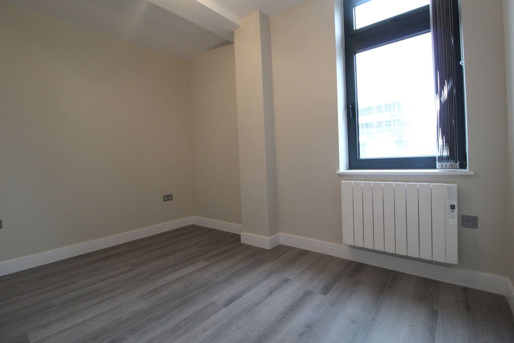 Property photo 3 of 8 770672