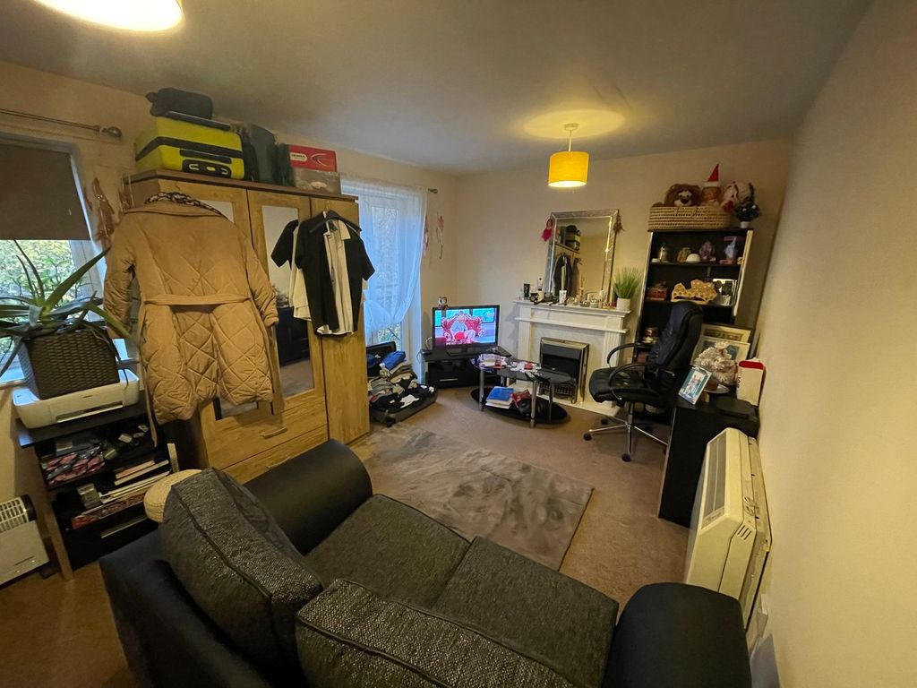 Property photo 3 of 4