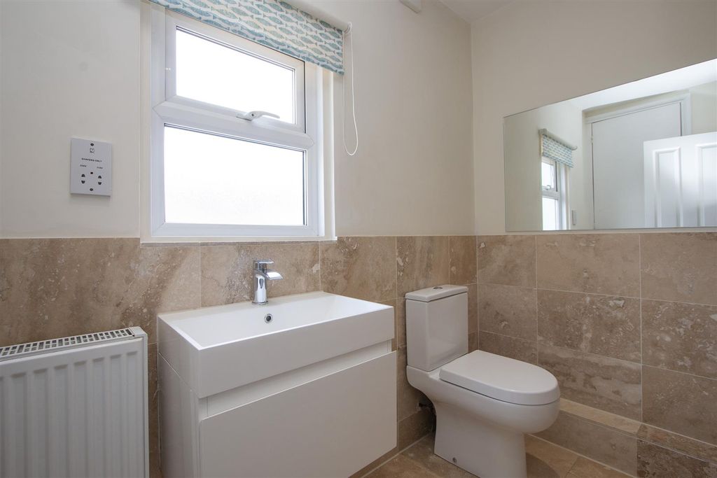 Property photo 3 of 14 Bathroom