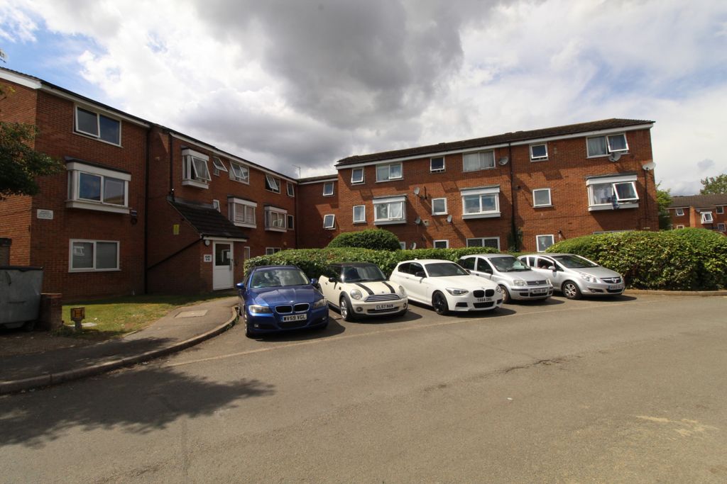 Property photo 1 of 12 Two Bedroom Ground Floor Flat To Rent In Hayes.
