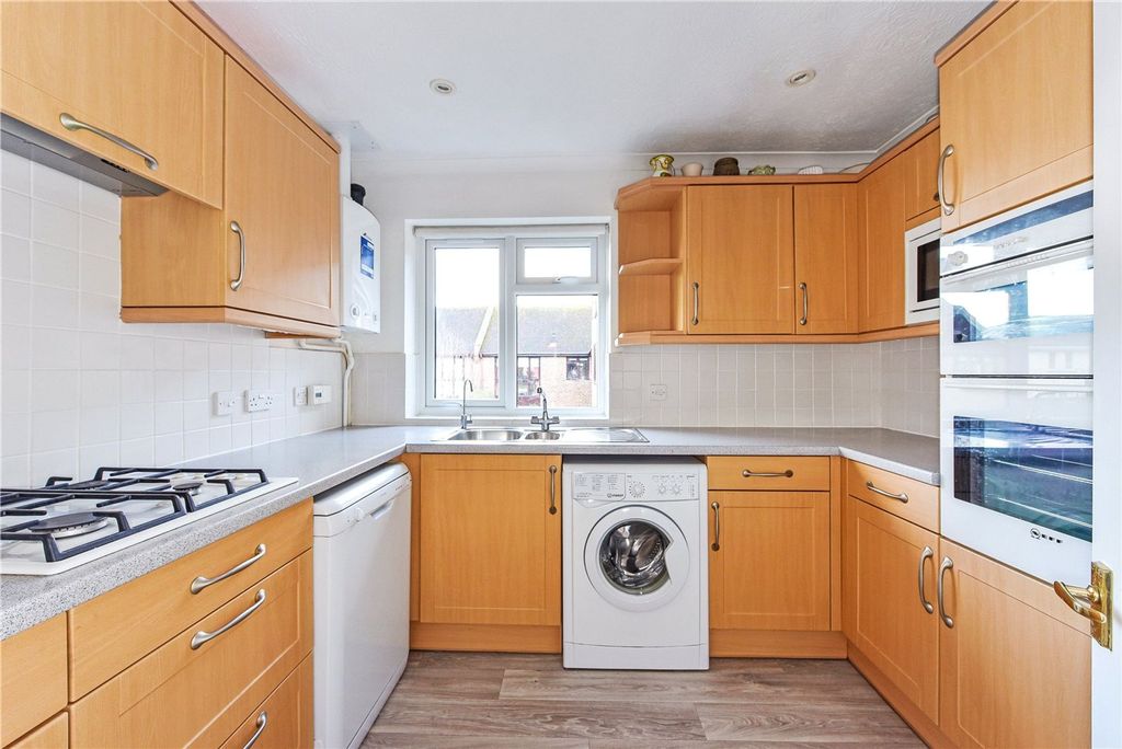 Property photo 3 of 17 Kitchen