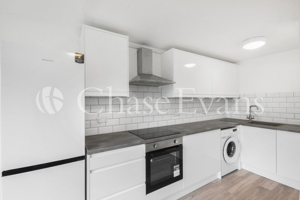 Property photo 2 of 9 Kitchen