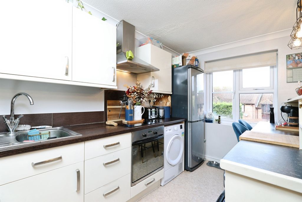 Property photo 3 of 12