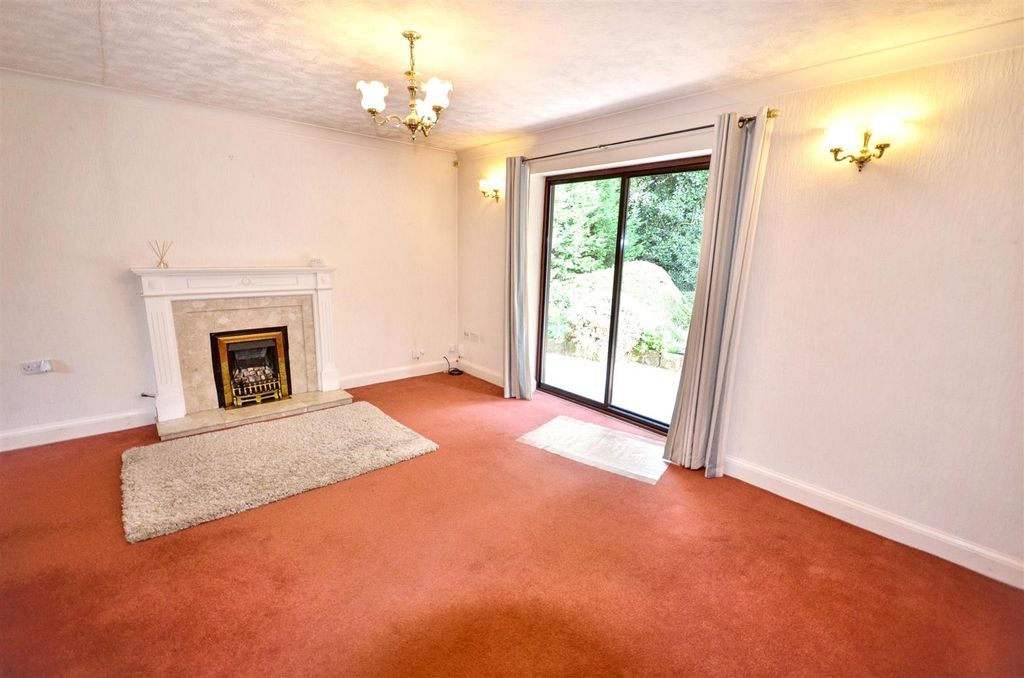 Property photo 3 of 14 Lounge / Dining Room