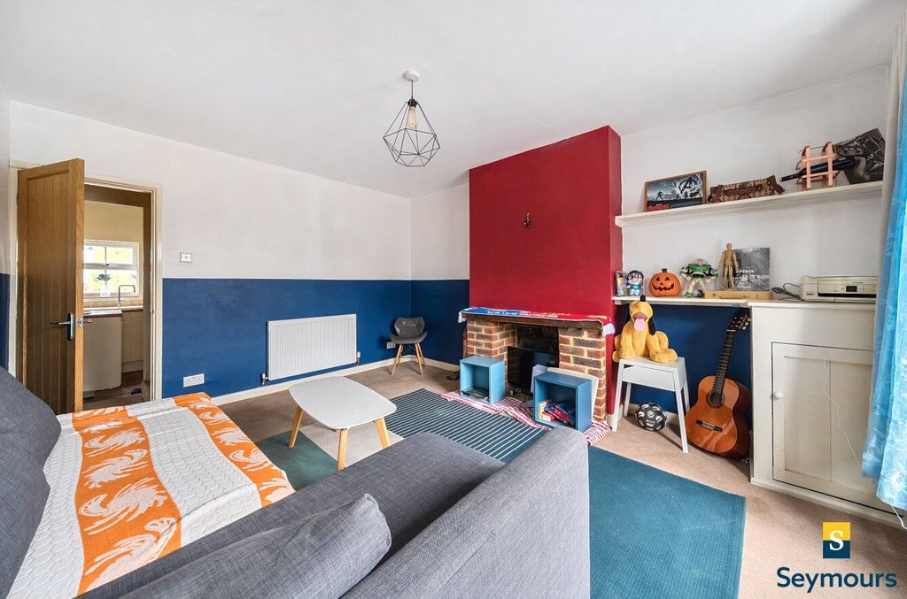 Property photo 2 of 11 Living Room