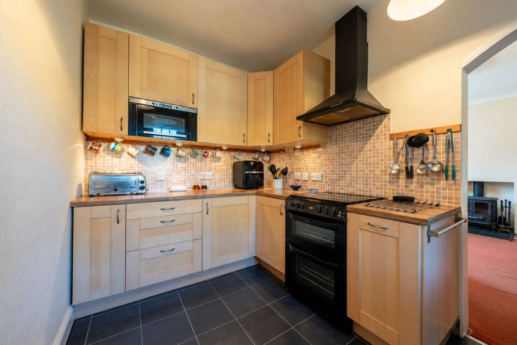 Property photo 3 of 31