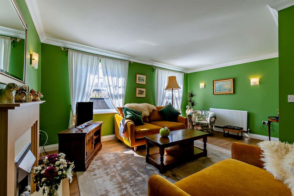 Property photo 2 of 34 8682836-Interior18-800.Jpg