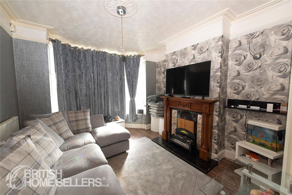 Property photo 2 of 22 Picture No. 12