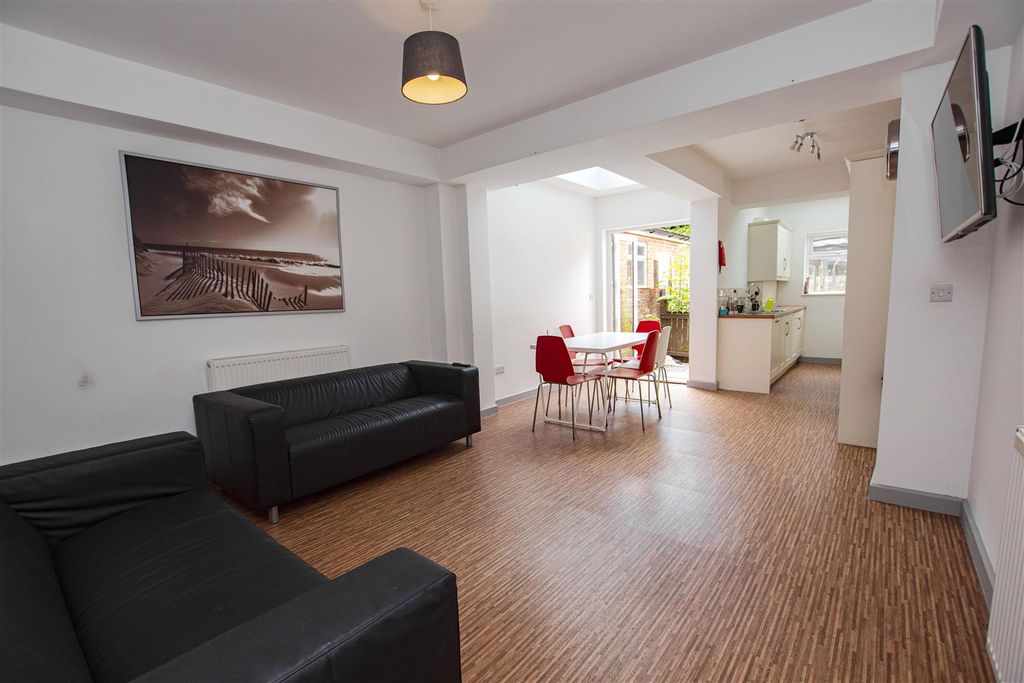Property photo 1 of 17 Approach