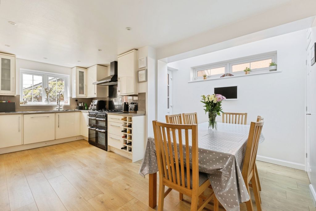 Property photo 2 of 28 Pbox-Img.Jpg