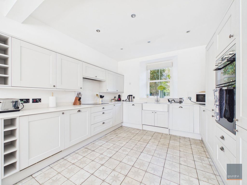 Property photo 3 of 33