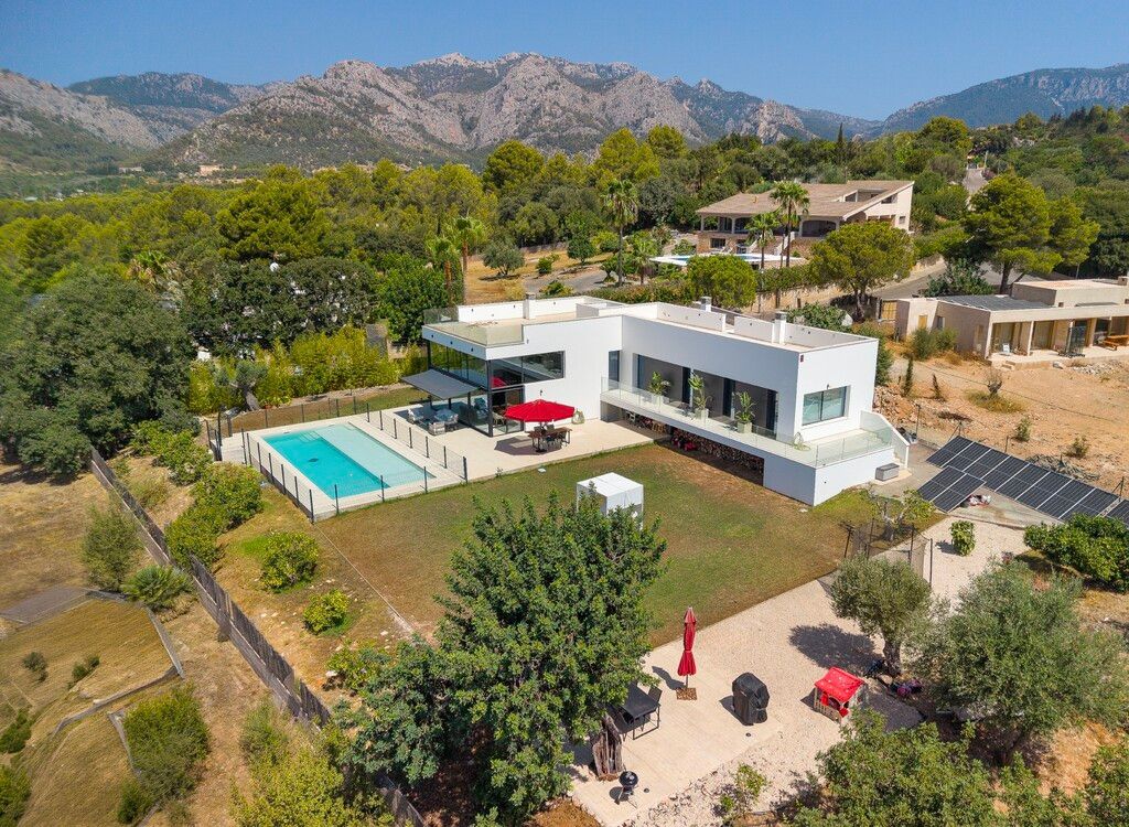 Property photo 1 of 16 Aerial (1)