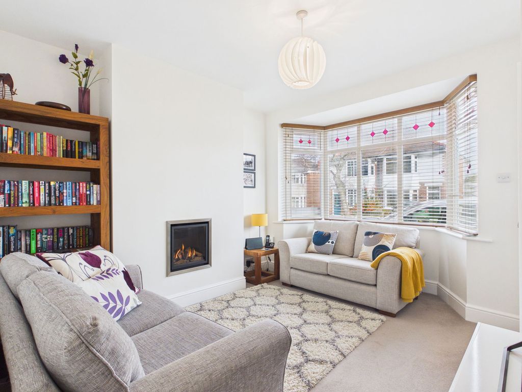 Property photo 2 of 27