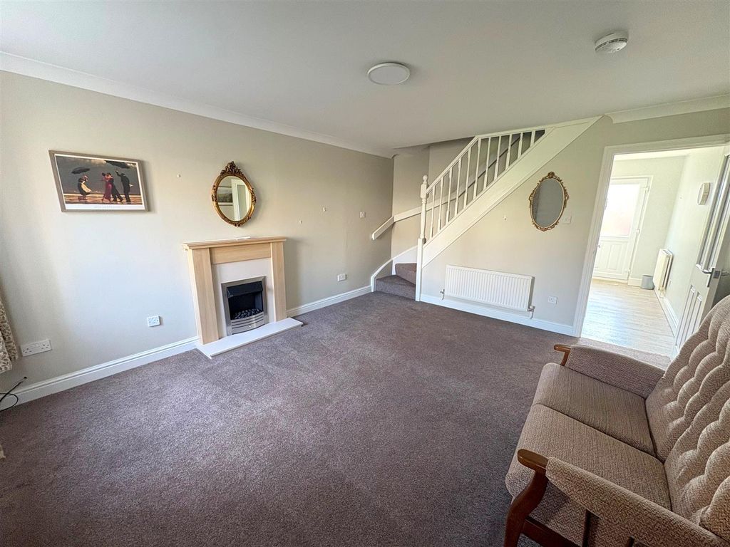 Property photo 2 of 21 Lounge A.Jpg