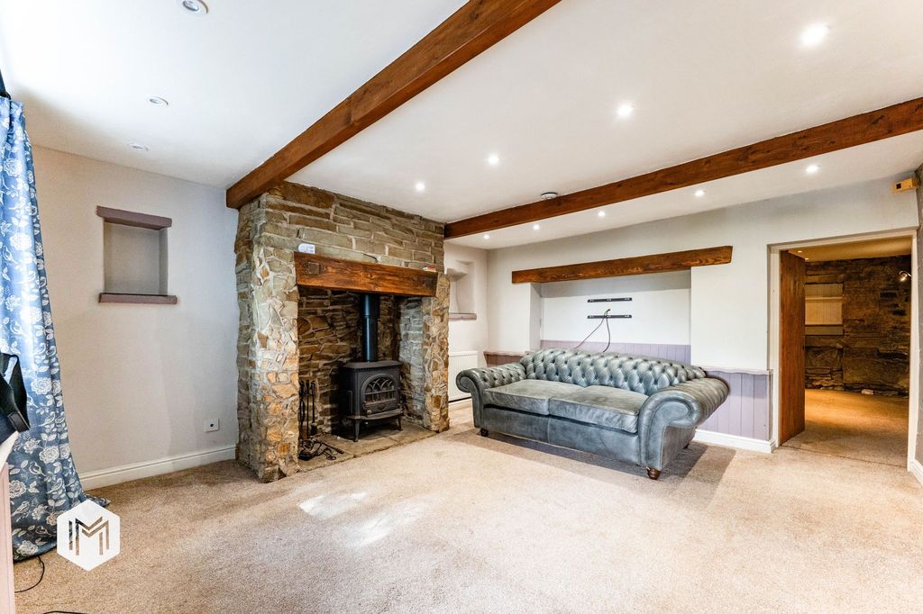 Property photo 2 of 31