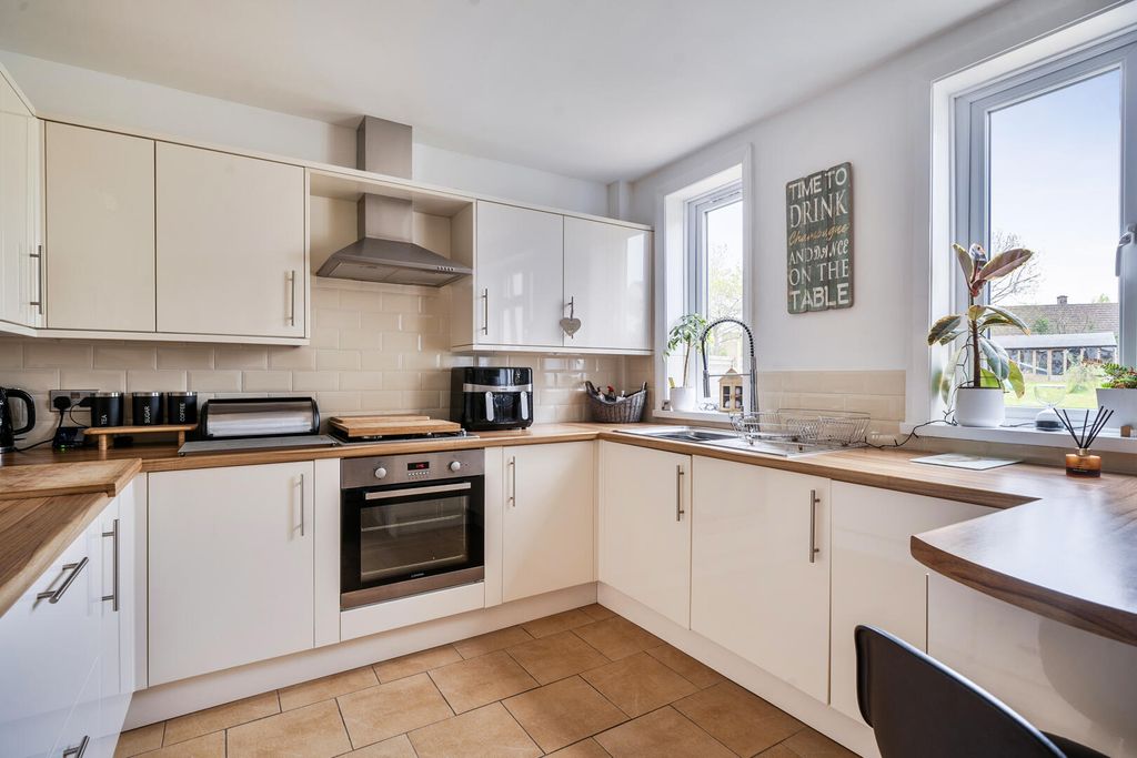 Property photo 2 of 24 Kitchen