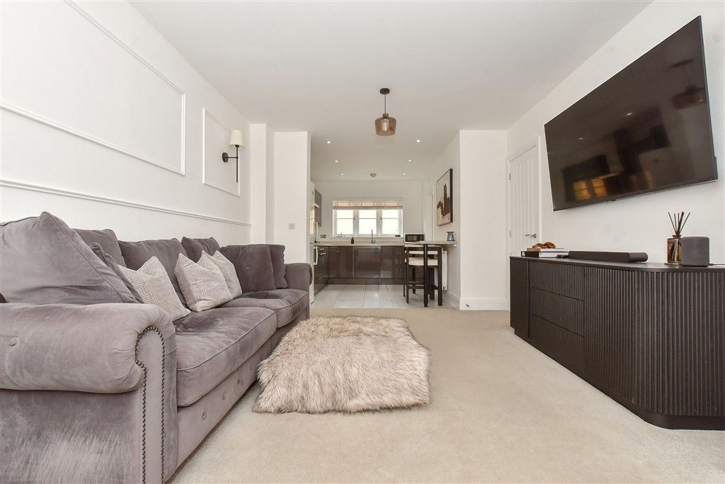 Property photo 2 of 14 Lounge