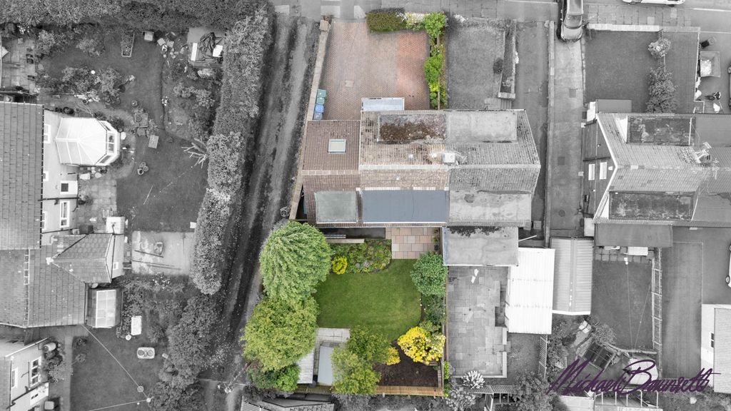 Property photo 2 of 33