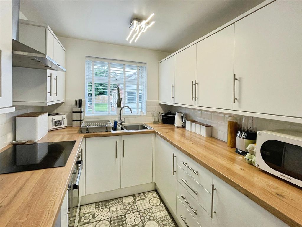 Property photo 3 of 22 Kitchen