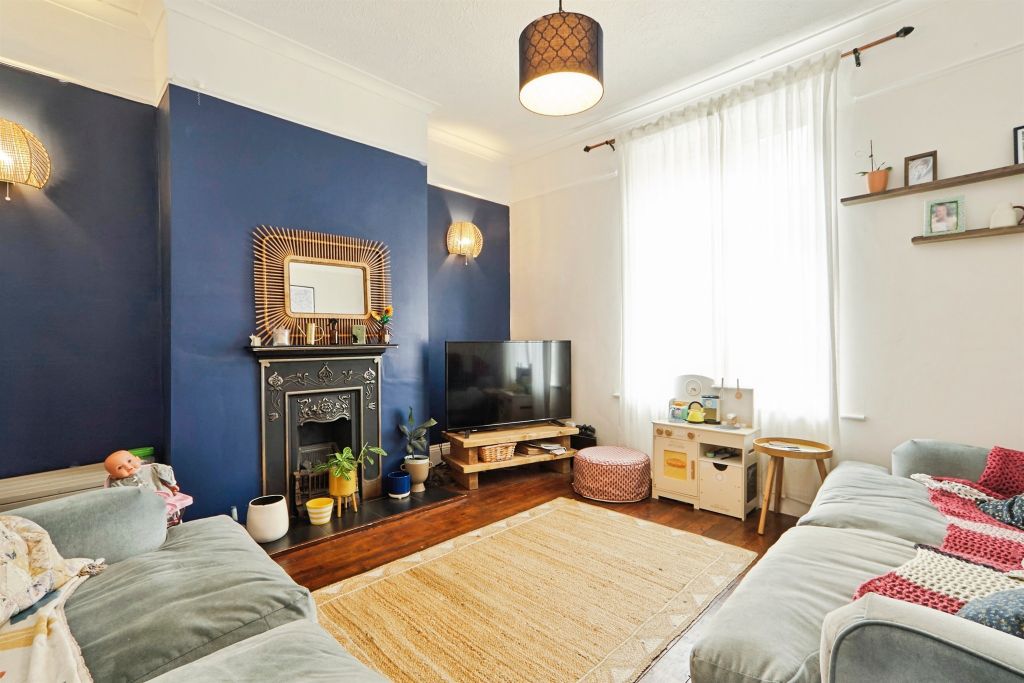 Property photo 3 of 17