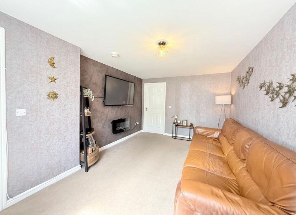 Property photo 3 of 23