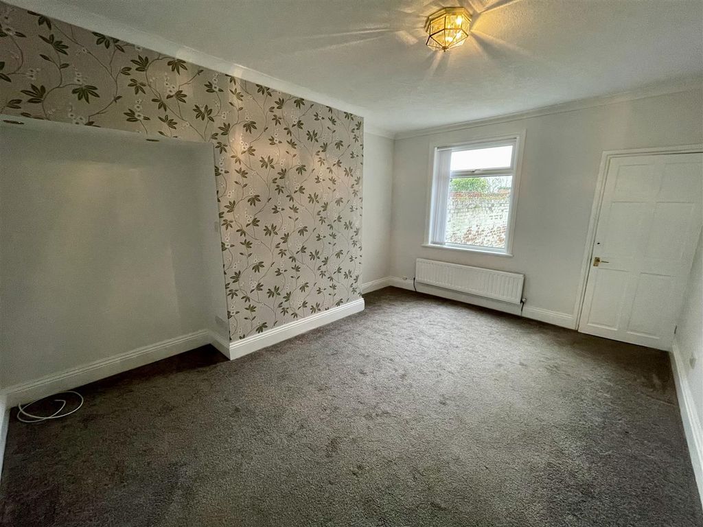 Property photo 3 of 12 Dining Room