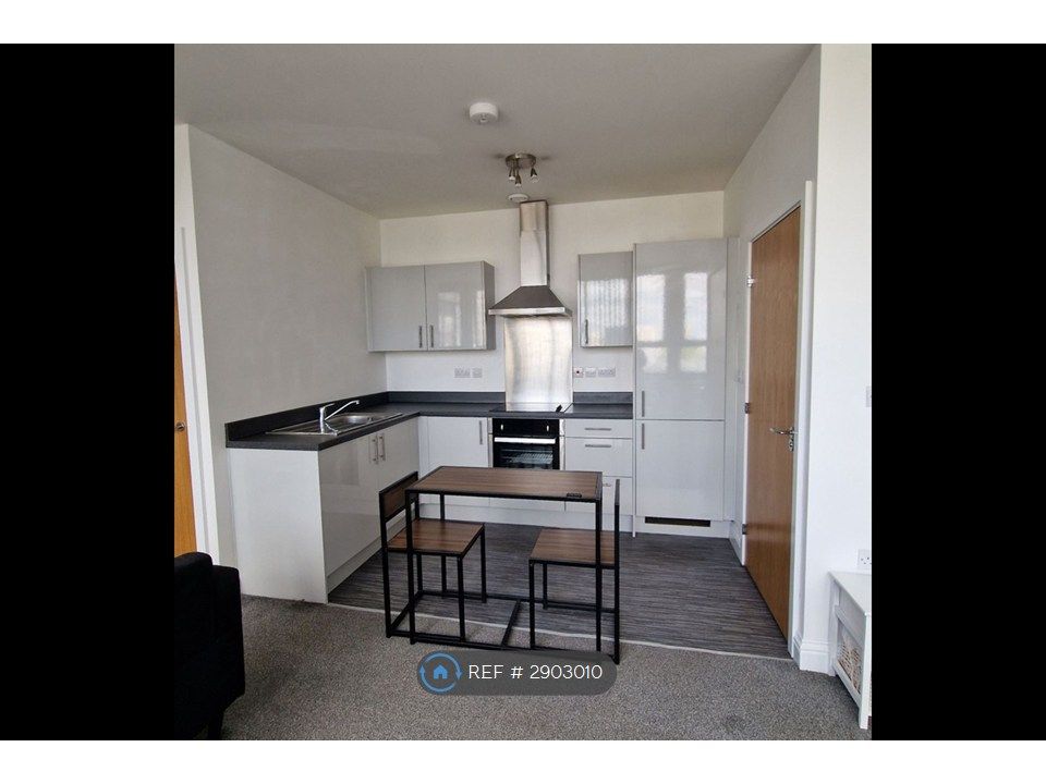 Property photo 3 of 8 Kitchen