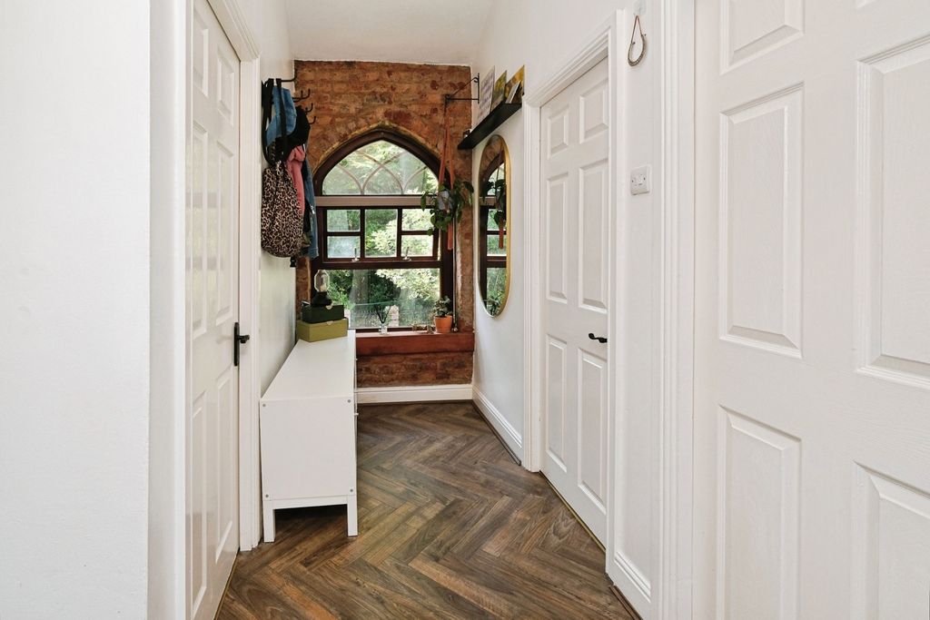 Property photo 2 of 17 Photo