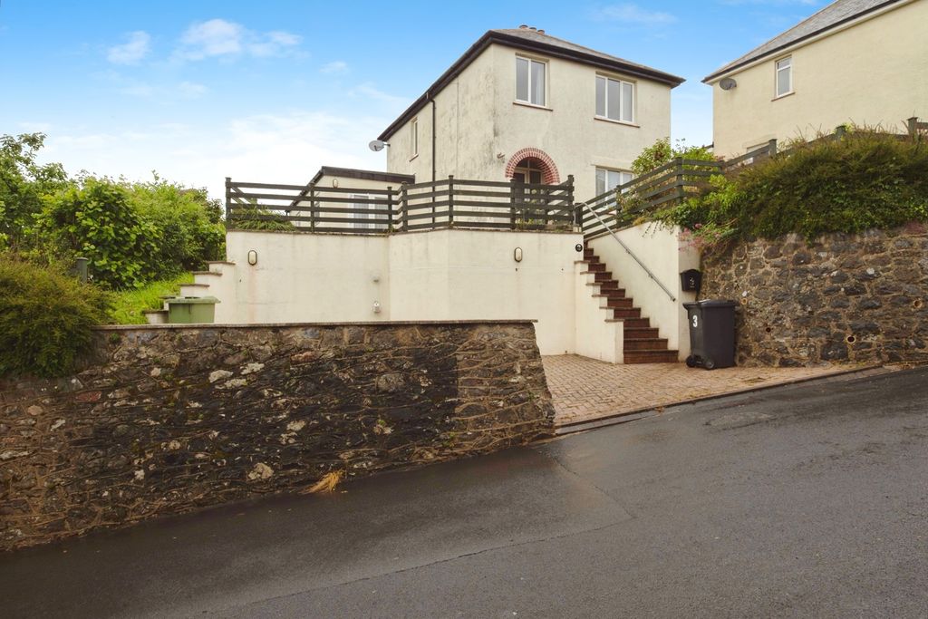 Property photo 3 of 13 Photo
