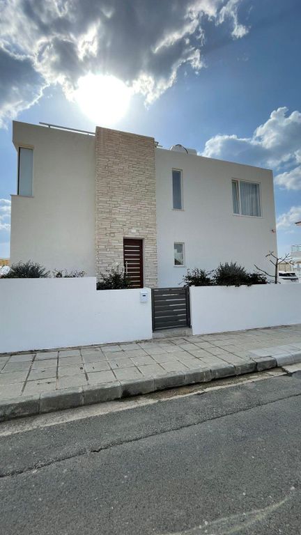 Property photo 2 of 30