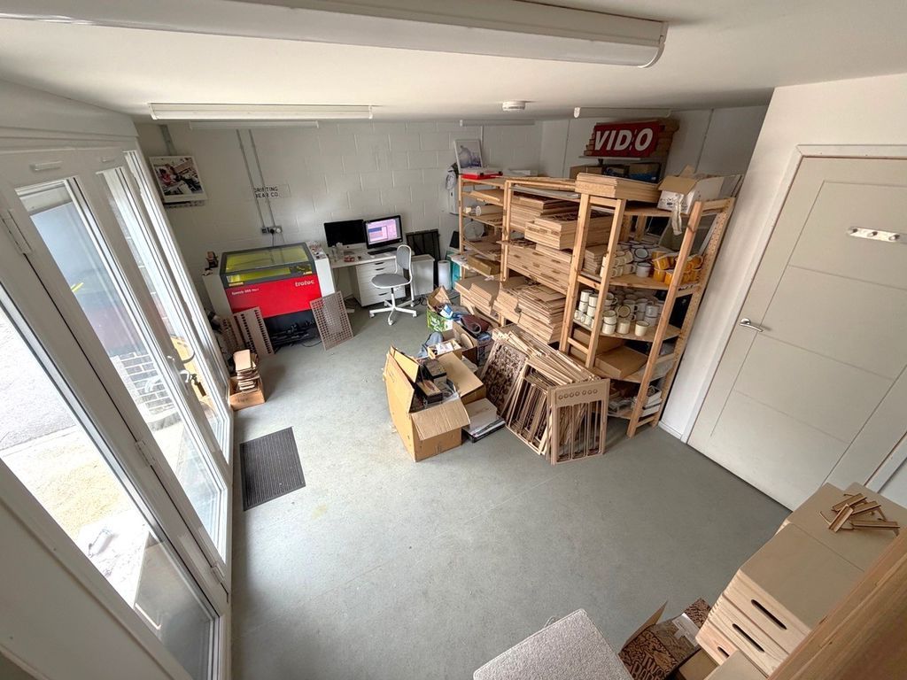 Property photo 2 of 6 Photo 6