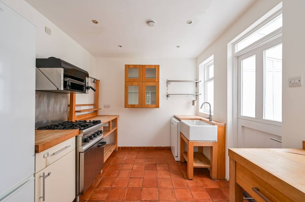 Property photo 2 of 21