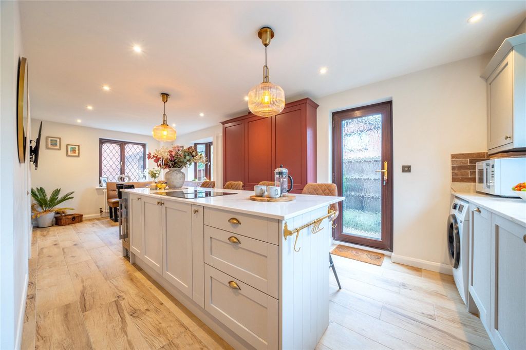 Property photo 3 of 27 Picture No. 11