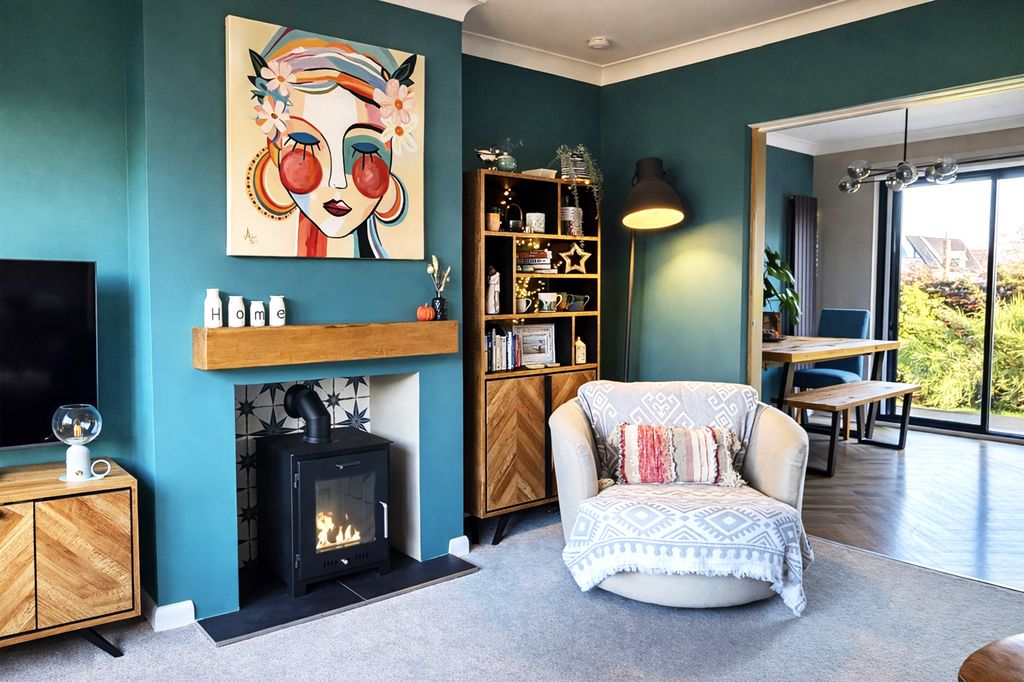 Property photo 3 of 23 Lounge