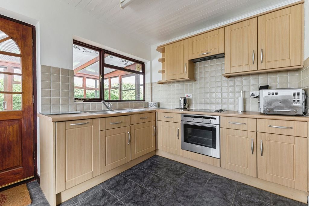 Property photo 2 of 17 Photo