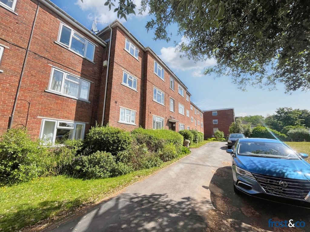 Property photo 1 of 12 Westbury Court