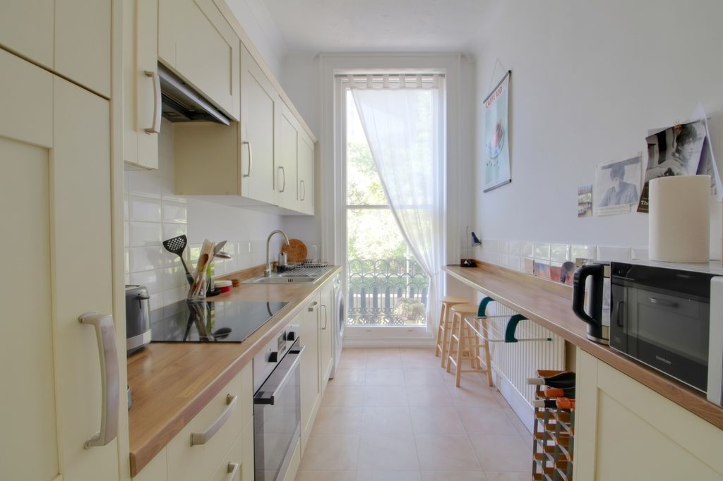 Property photo 3 of 7 Kitchen