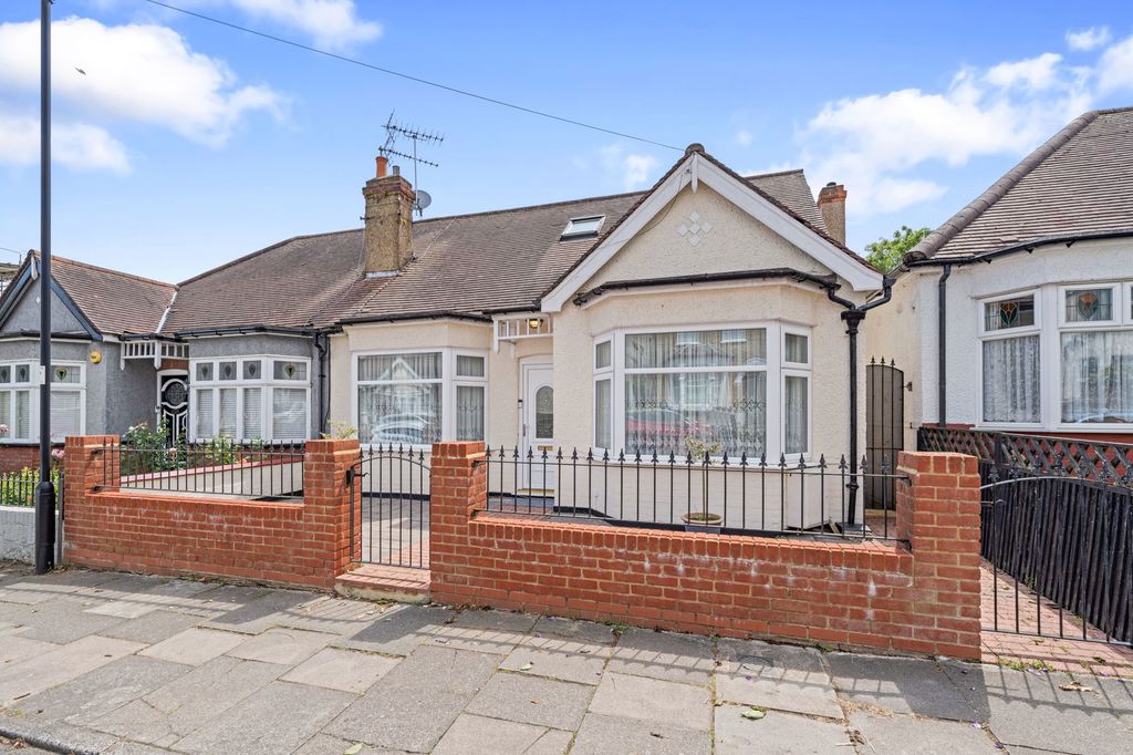 Property photo 2 of 28