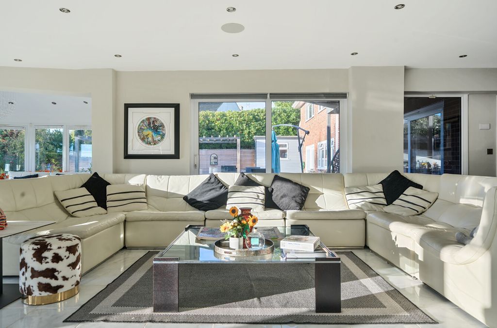 Property photo 3 of 30 1371406-42-68Fca0...