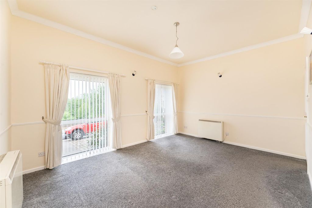 Property photo 3 of 15 Sitting Room