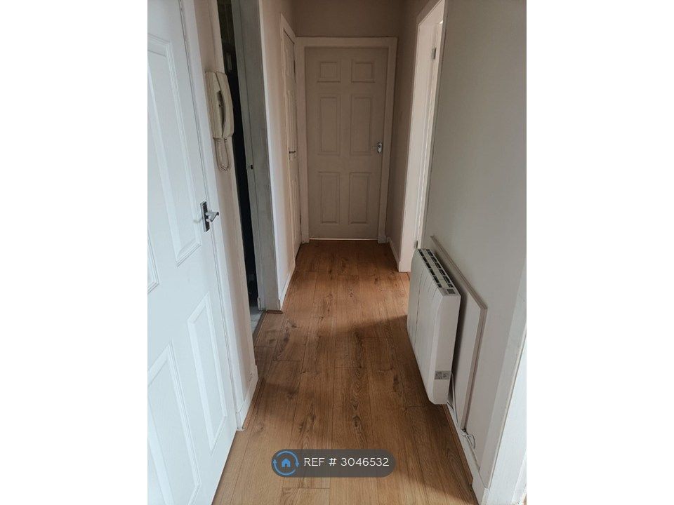 Property photo 3 of 28 Hall
