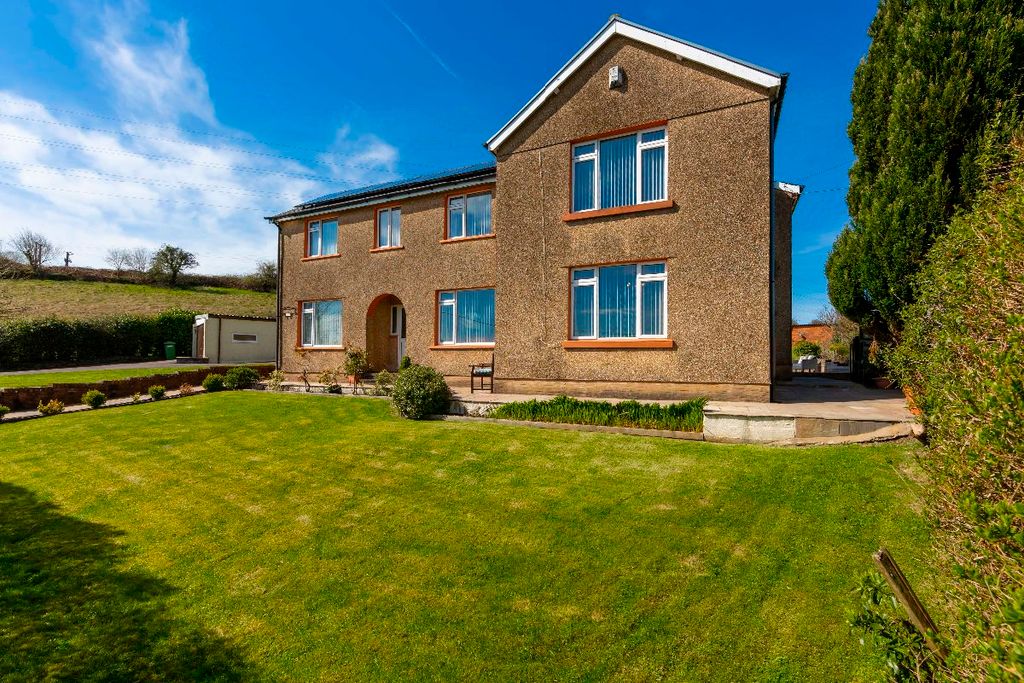 Property photo 1 of 83