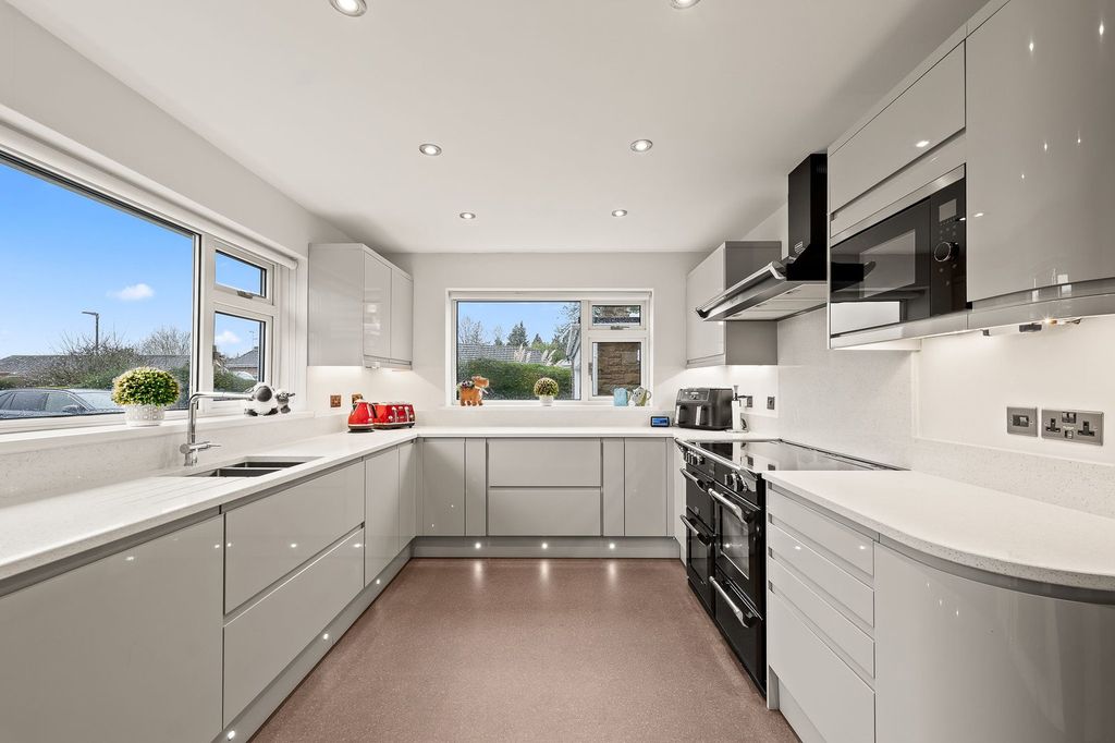 Property photo 3 of 36