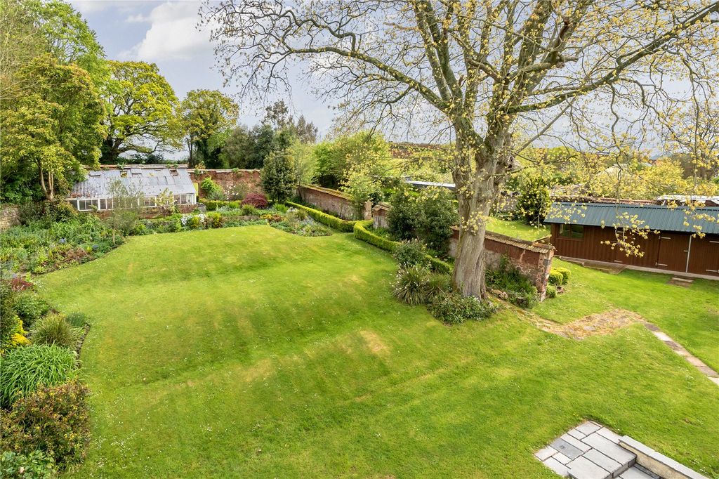 Property photo 2 of 16 Garden